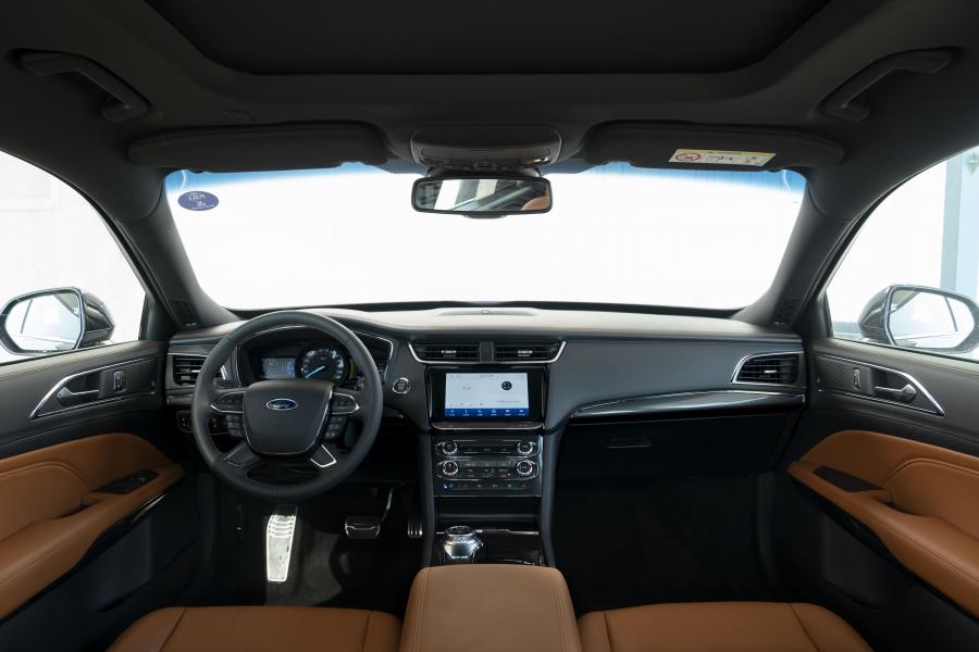 Торпедо Ford Taurus Titanium 2019 года  (UAE) (фото 5 из 10)